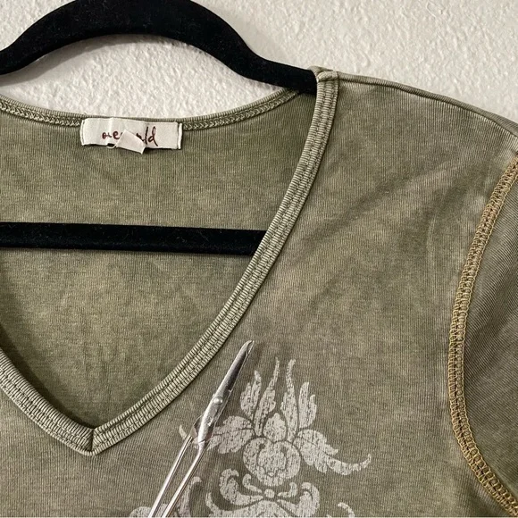 Y2K 2000s Grunge One World Fitted Shirt Women’s L Green Graphic Print Faded Soft - Picture 10 of 13